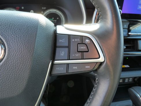 Certified 2025 Toyota Highlander XSE image 29