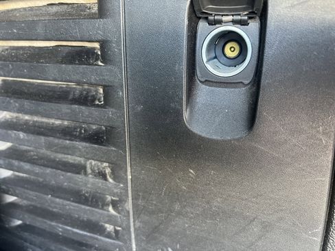 Used 2017 Chevrolet Suburban LT image 11