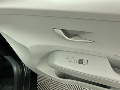 Used 2025 Hyundai Kona SEL image 30