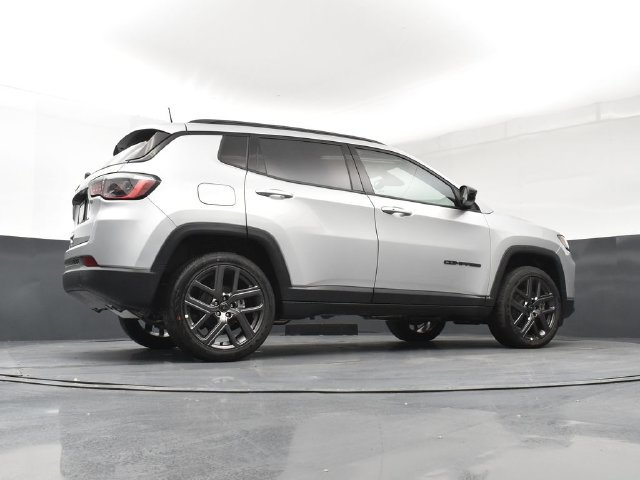 New 2026 Jeep Compass Latitude AWD/4WD image 24