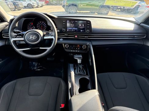 Used 2022 Hyundai Elantra SEL image 5