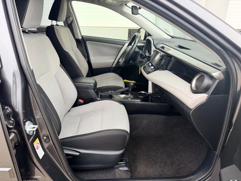 Used 2017 Toyota RAV4 XLE w/ Protection Package image 15