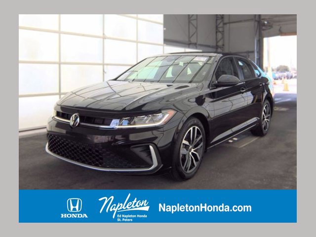 Used 2025 Volkswagen Jetta SE FWD image 1