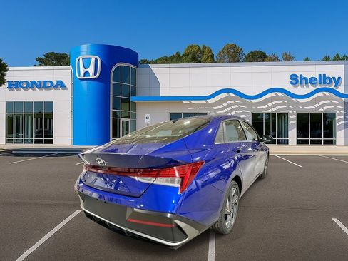 Used 2025 Hyundai Elantra SEL image 8