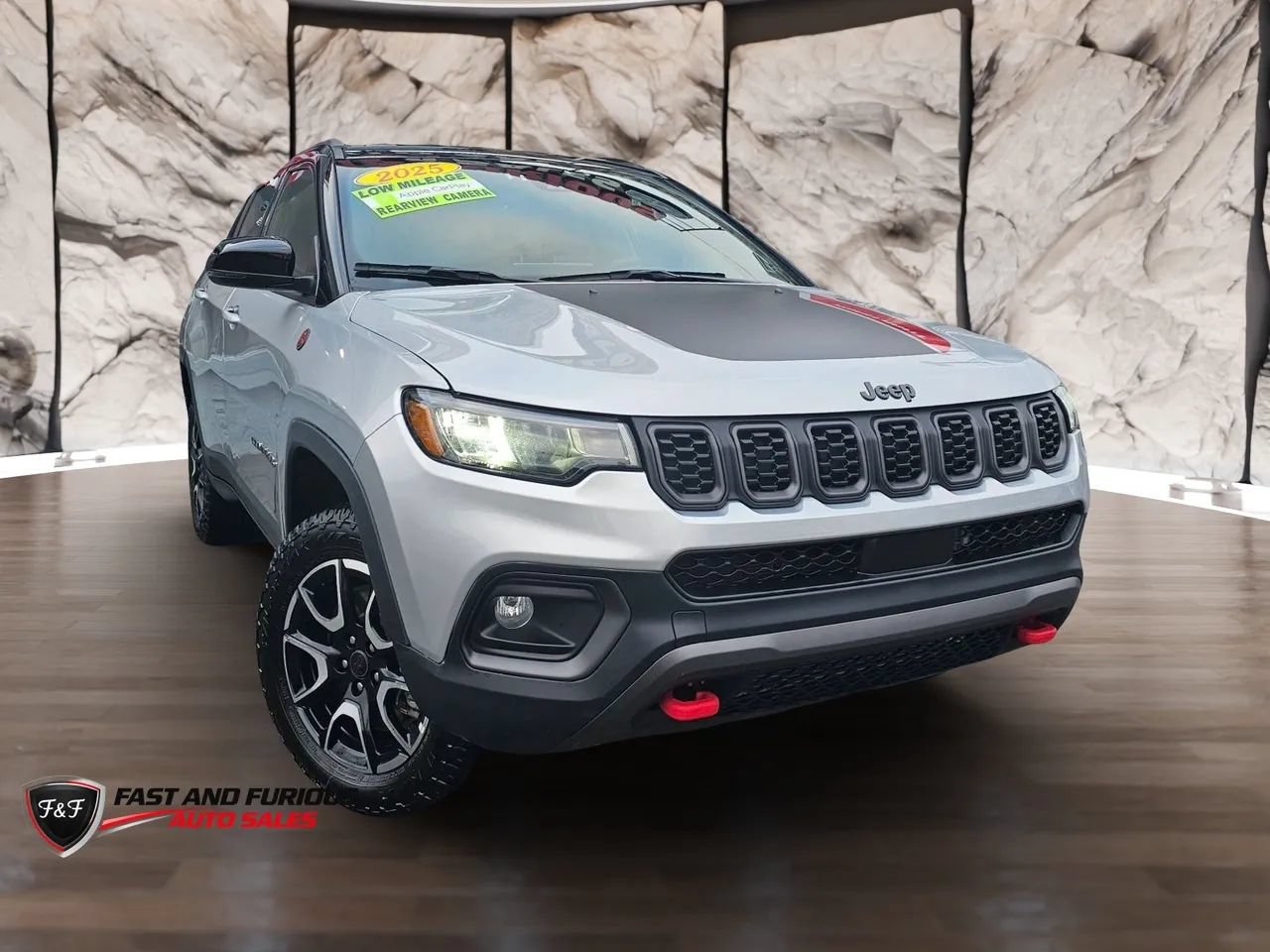 Used 2025 Jeep Compass Trailhawk AWD/4WD image 1