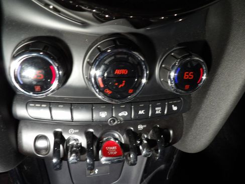 Used 2022 MINI Cooper 2-Door Hardtop image 10