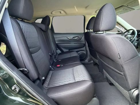 Used 2018 Nissan Rogue SV AWD/4WD image 12