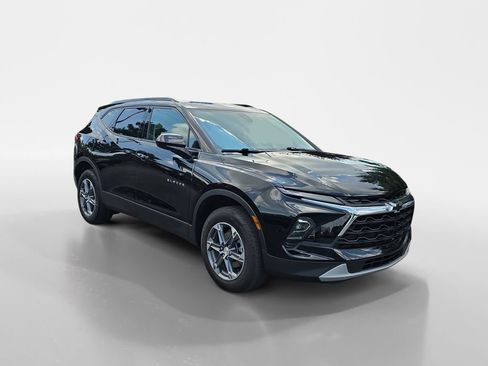 Used 2023 Chevrolet Blazer LT w/ Convenience Package FWD image 2