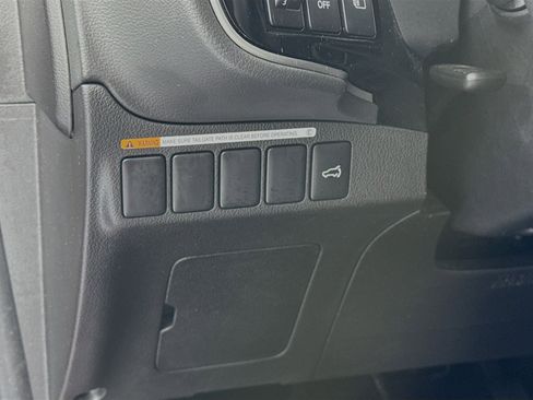 Used 2019 Mitsubishi Outlander SEL image 10