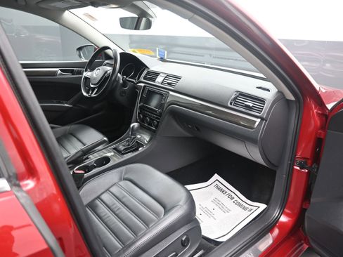 Used 2017 Volkswagen Passat 1.8T SEL Premium FWD image 21