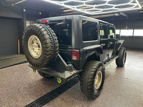 Used 2017 Jeep Wrangler Unlimited Rubicon AWD/4WD image 7