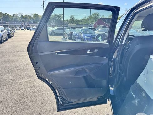 Used 2018 Kia Sorento FWD image 16