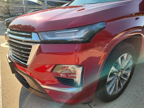 Used 2023 Chevrolet Traverse Premier FWD image 8