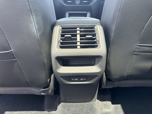 Certified 2025 Volkswagen Tiguan SE w/ Panoramic Sunroof Package AWD/4WD image 38