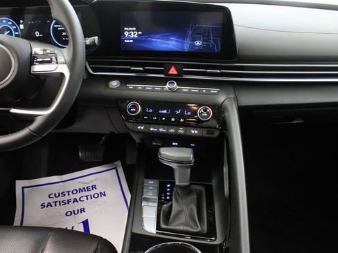 Used 2024 Hyundai Elantra Limited FWD image 23