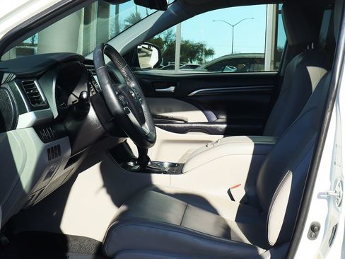 Used 2019 Toyota Highlander Limited image 42