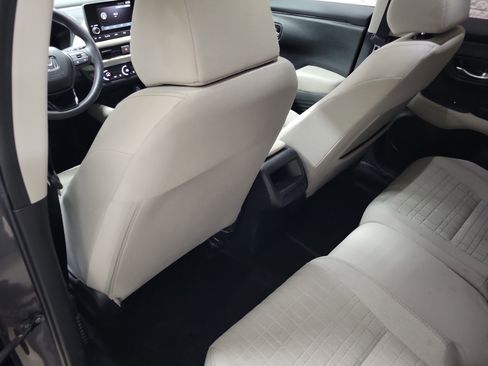 Certified 2025 Honda HR-V LX image 13