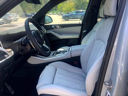 Used 2026 BMW X5 xDrive50e w/ M Sport Package image 7