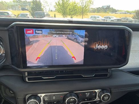 Used 2025 Jeep Wrangler Sahara w/ Dual Top Group AWD/4WD image 31