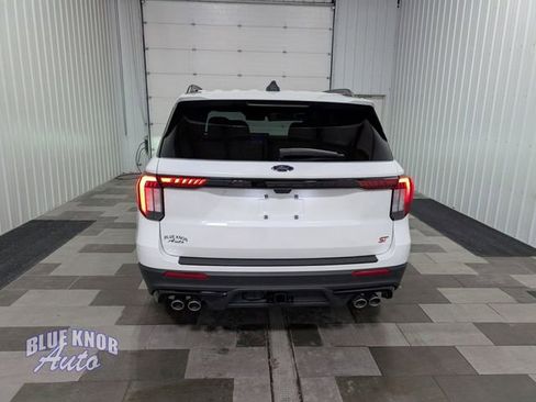 Used 2025 Ford Explorer ST image 3