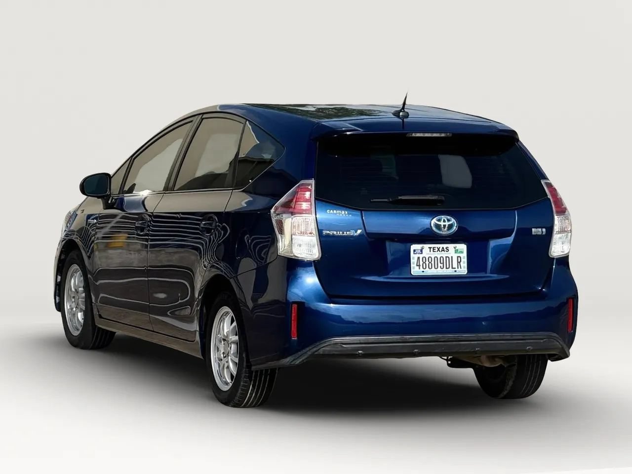 Used 2016 Toyota Prius V Four FWD image 5
