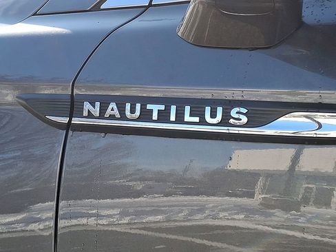 Used 2022 Lincoln Nautilus Reserve image 31