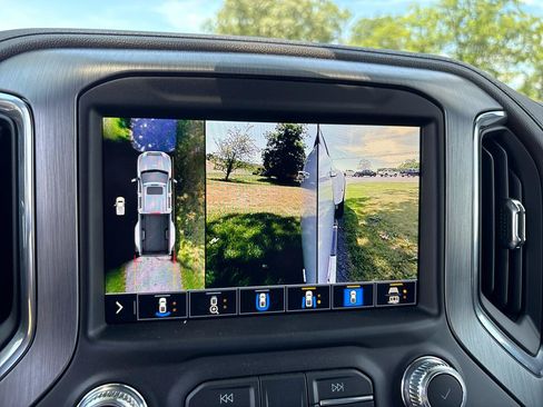 Used 2021 GMC Sierra 3500 Denali w/ Technology Package AWD/4WD image 19