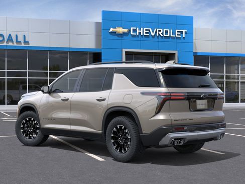 New 2026 Chevrolet Traverse Z71 w/ Enhanced Driving Package AWD/4WD image 3