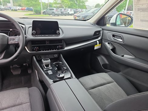New 2026 Nissan Rogue SV w/ Cold Weather Package AWD/4WD image 19