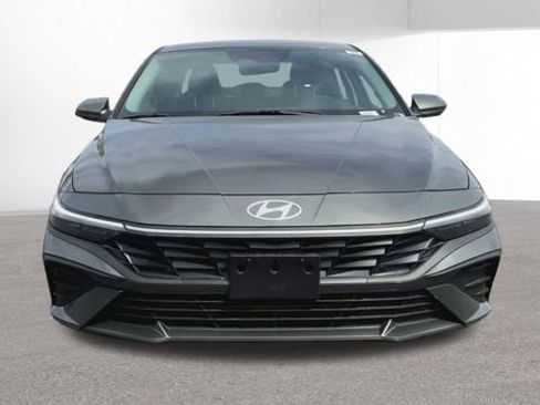 New 2026 Hyundai Elantra SE FWD image 3