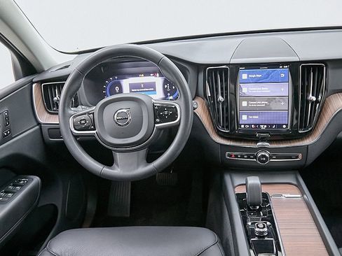 Certified 2024 Volvo XC60 B5 Plus w/ Protection Package Premier image 24