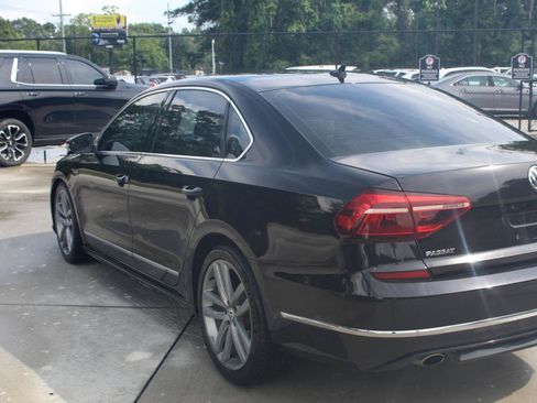 Used 2017 Volkswagen Passat 1.8T R-Line FWD image 9