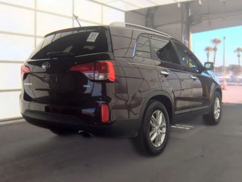 Used 2014 Kia Sorento LX FWD image 2
