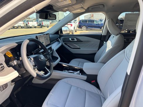 New 2026 Ford Explorer Platinum w/ LUX Leather Package image 9