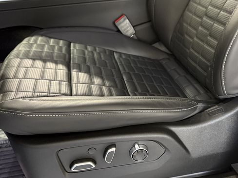 Used 2025 Cadillac Escalade V w/ LPO, ONYX Package image 42