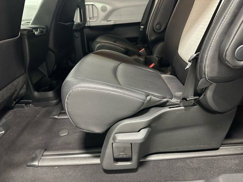 Used 2025 Toyota Sienna XSE image 46