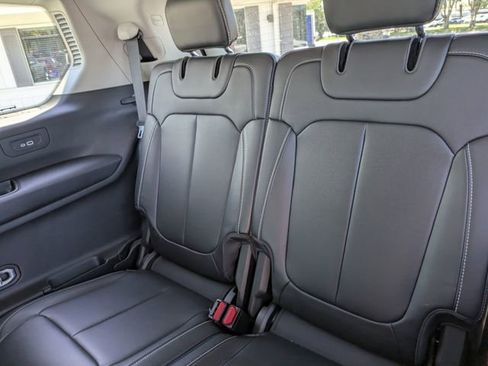 Used 2022 Jeep Grand Cherokee L Limited RWD image 16