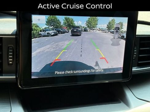 Used 2022 Ford Explorer XLT w/ Equipment Group 202A AWD/4WD image 18