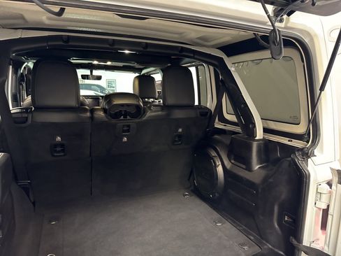 Used 2019 Jeep Wrangler Unlimited Sahara image 24