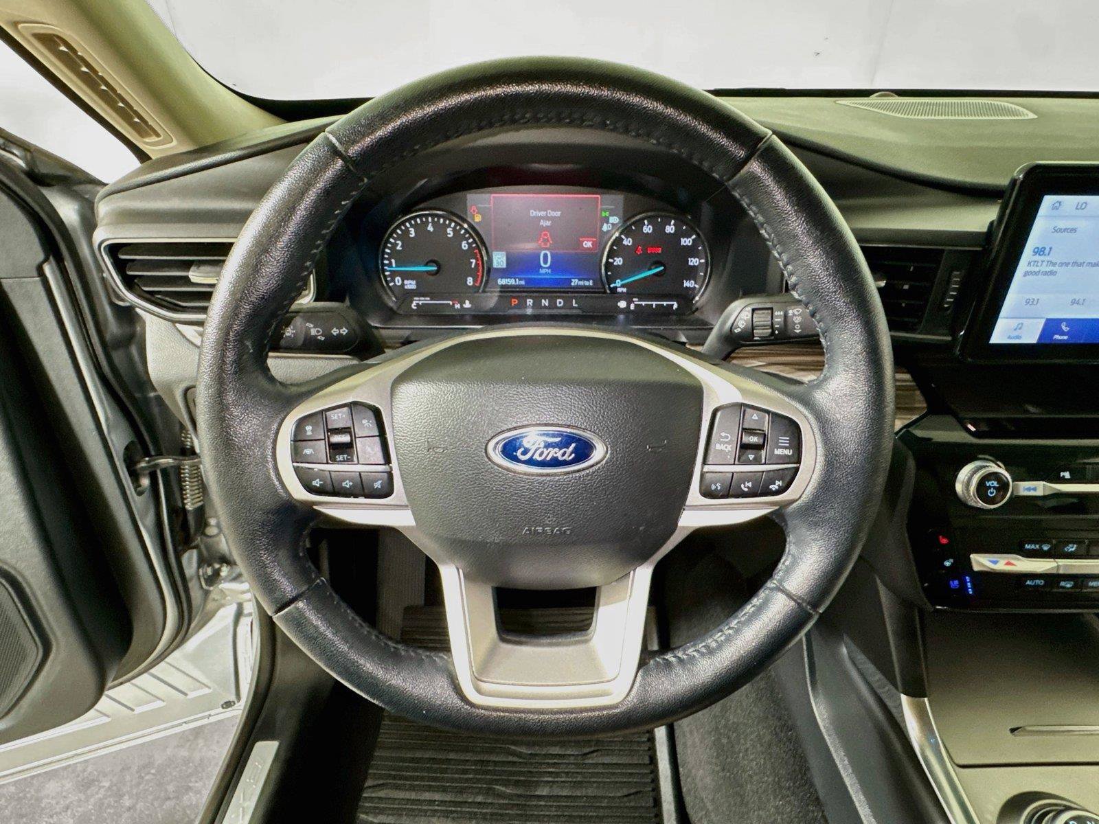 Used 2022 Ford Explorer Limited w/ Equipment Group 301A AWD/4WD image 9
