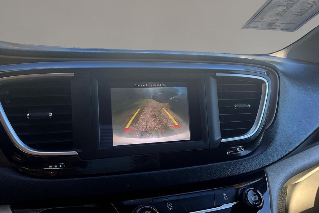 Used 2020 Chrysler Voyager Lxi FWD image 12