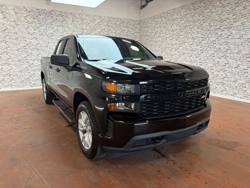 Used 2020 Chevrolet Silverado 1500 Custom w/ Custom Convenience Package RWD image 1