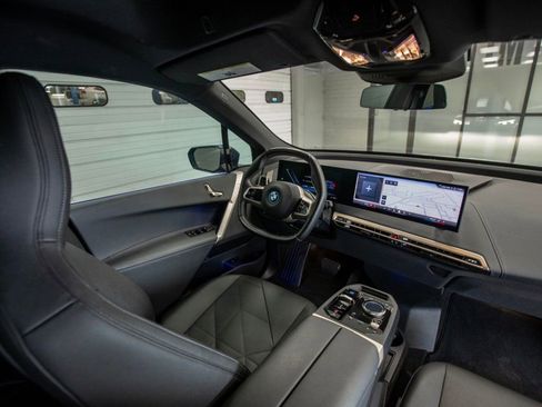 Used 2025 BMW iX xDrive50 image 15