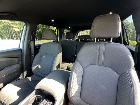 Used 2025 Honda Pilot Sport image 7