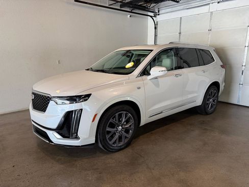 Used 2021 Cadillac XT6 Premium Luxury image 3