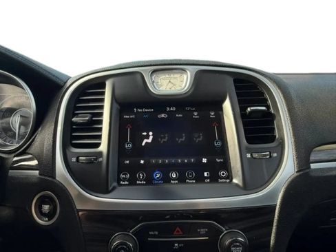 Used 2019 Chrysler 300 Touring RWD image 25