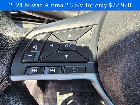 Used 2024 Nissan Altima 2.5 SV FWD image 23