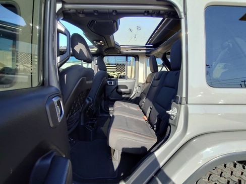 Used 2020 Jeep Wrangler Unlimited Rubicon AWD/4WD image 37