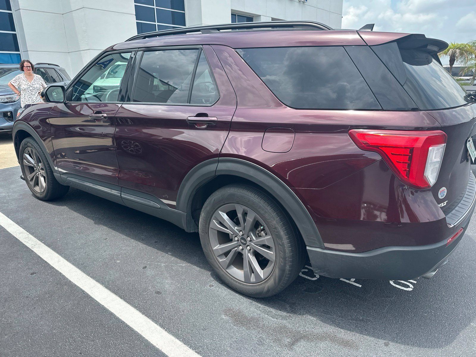 Certified 2022 Ford Explorer XLT w/ Equipment Group 202A RWD image 3
