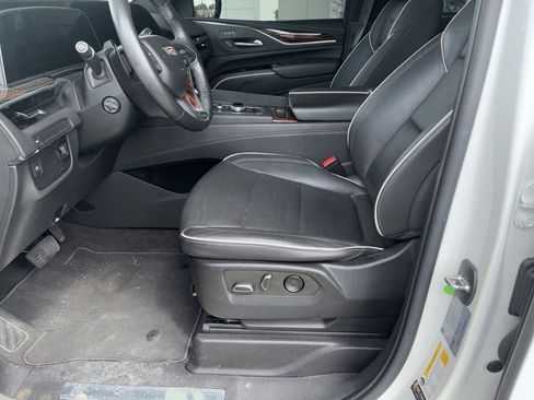 Used 2022 Cadillac Escalade Premium Luxury image 15
